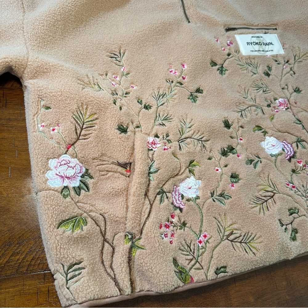 Ryoko Rain Men’s Camel Floral Embroidered Half-Zip Fleece - Picture 13 of 16